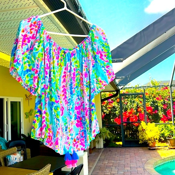 Lilly Pulitzer Tops - Lilly Pulitzer Catch The Wave Off The Shoulder Sain Top